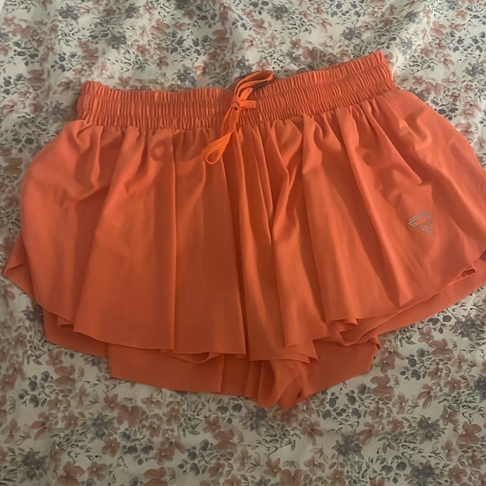 Orange Luogongzi short/skirt. 🧡
